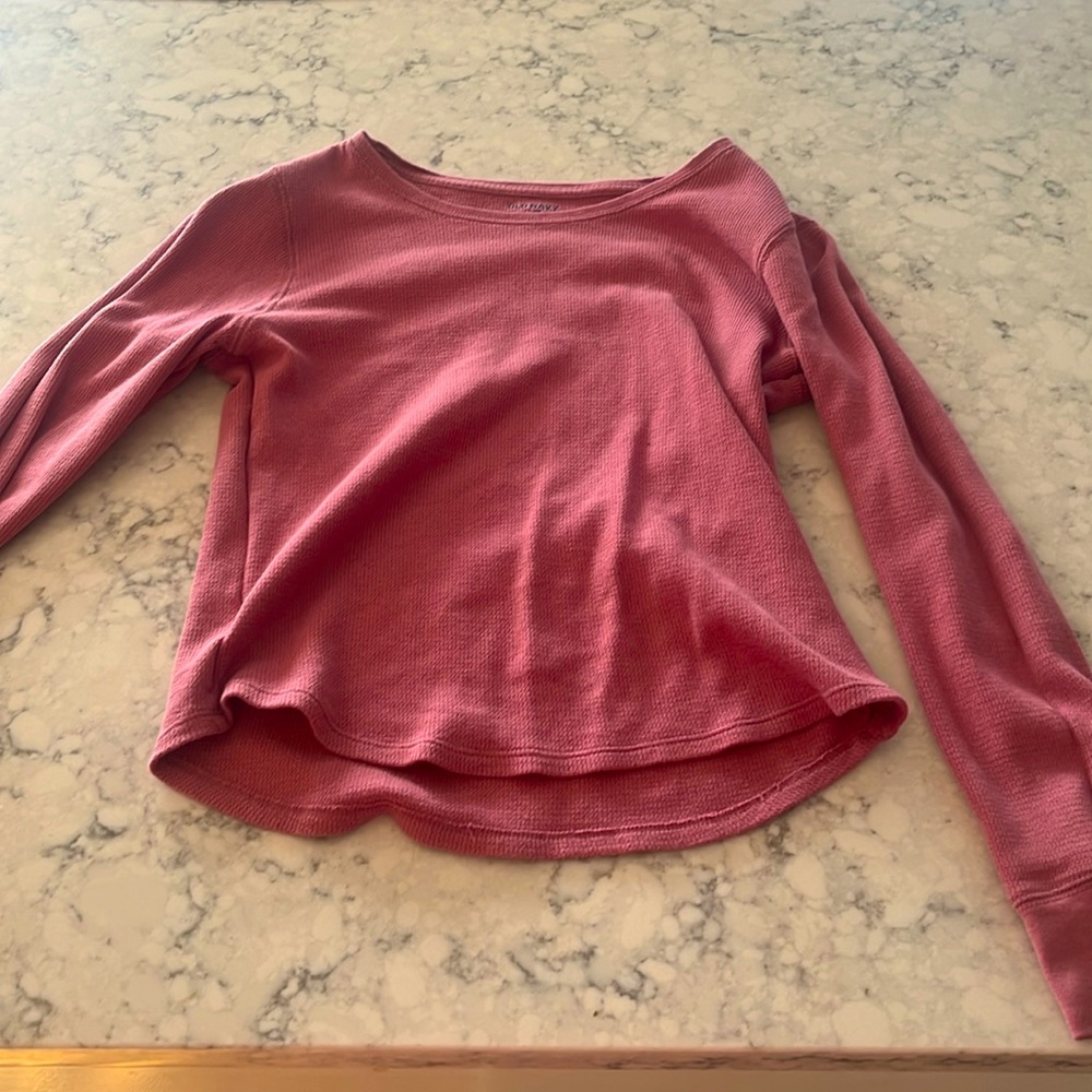 A tight fitted pinkish shirt. It’s very cute and comfortable.